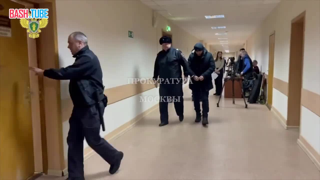  Суд заключил под стражу мужчину, напавшего с ножом на жену и 14-летнего сына в Москве, сообщили в столичной прокуратуре