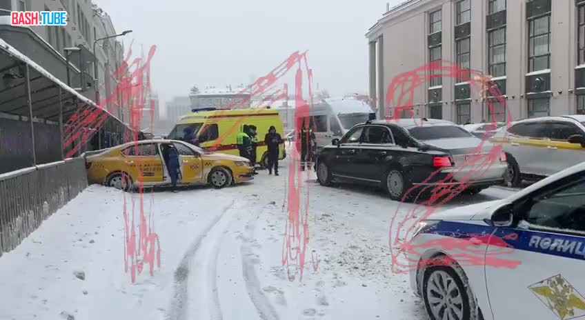  Два человека пострадали в ДТП с «Аурусом» в центре Москвы