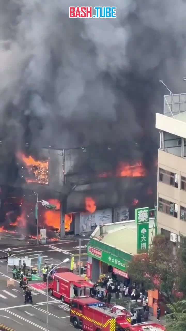  Крупный мебельный магазин загорелся в тайваньском городе Бейтун