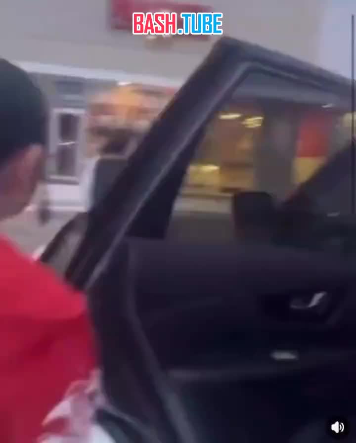  В США подростки попытались избить девочку - она избила их всех