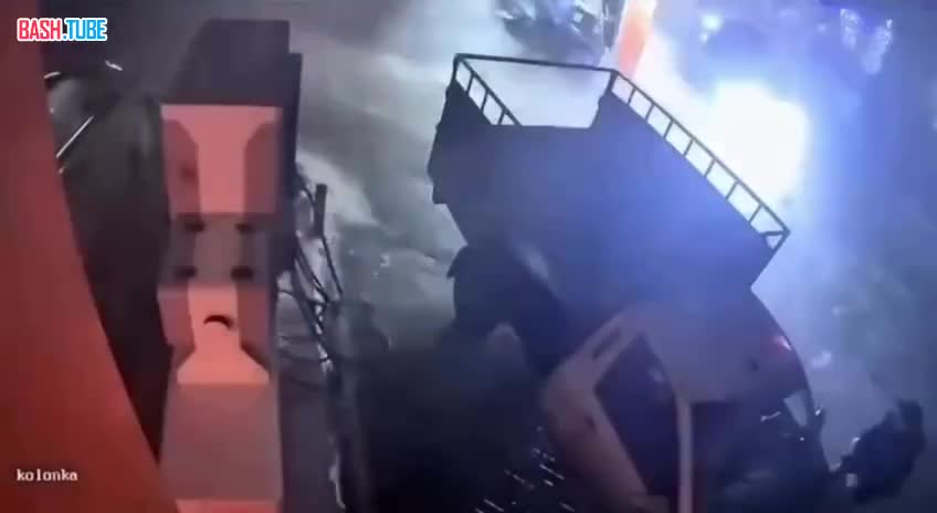  В дагестанском Хасавюрте автомобиль на скорости снёс газовую колонку