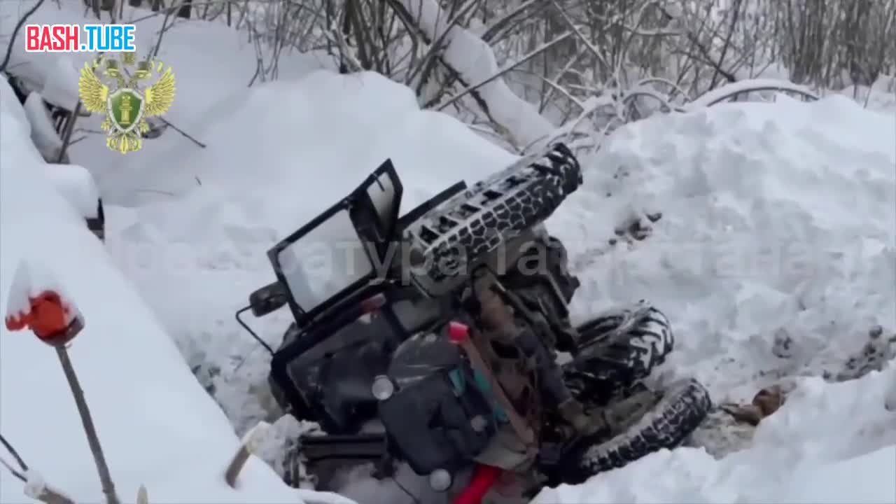  В Казани трактор при откачке канализации упал на бок и придавил рабочего