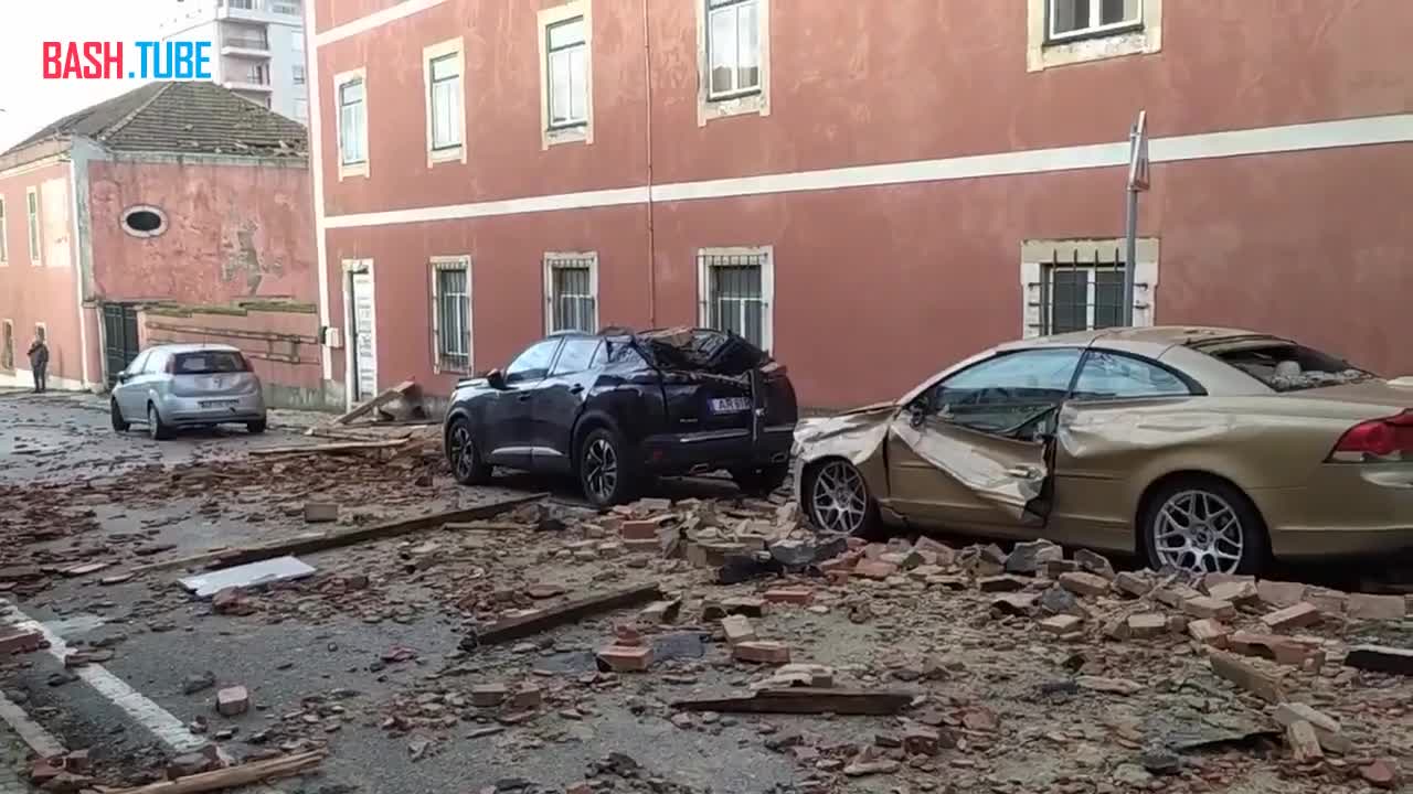  Как минимум пять человек погибли в Португалии после атлантического шторма Кристина