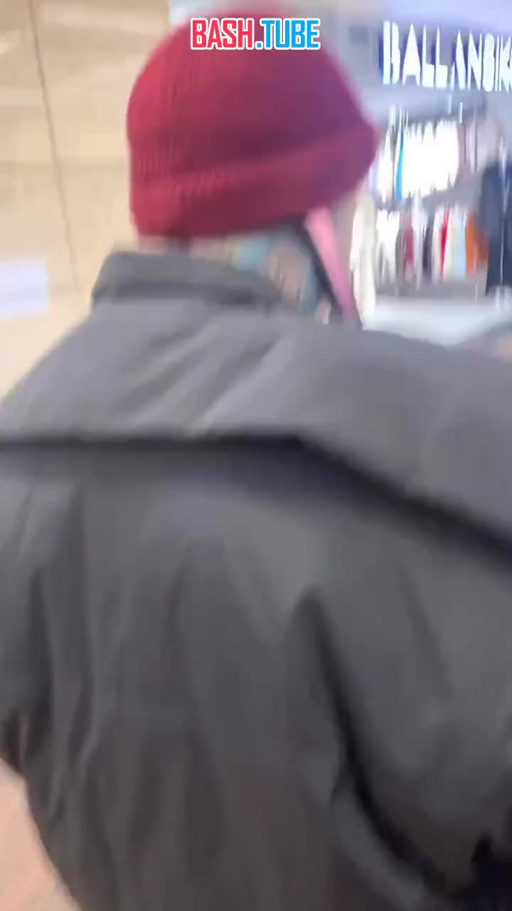  Дикарь пристал к столичным неформалам из-за внешнего вида