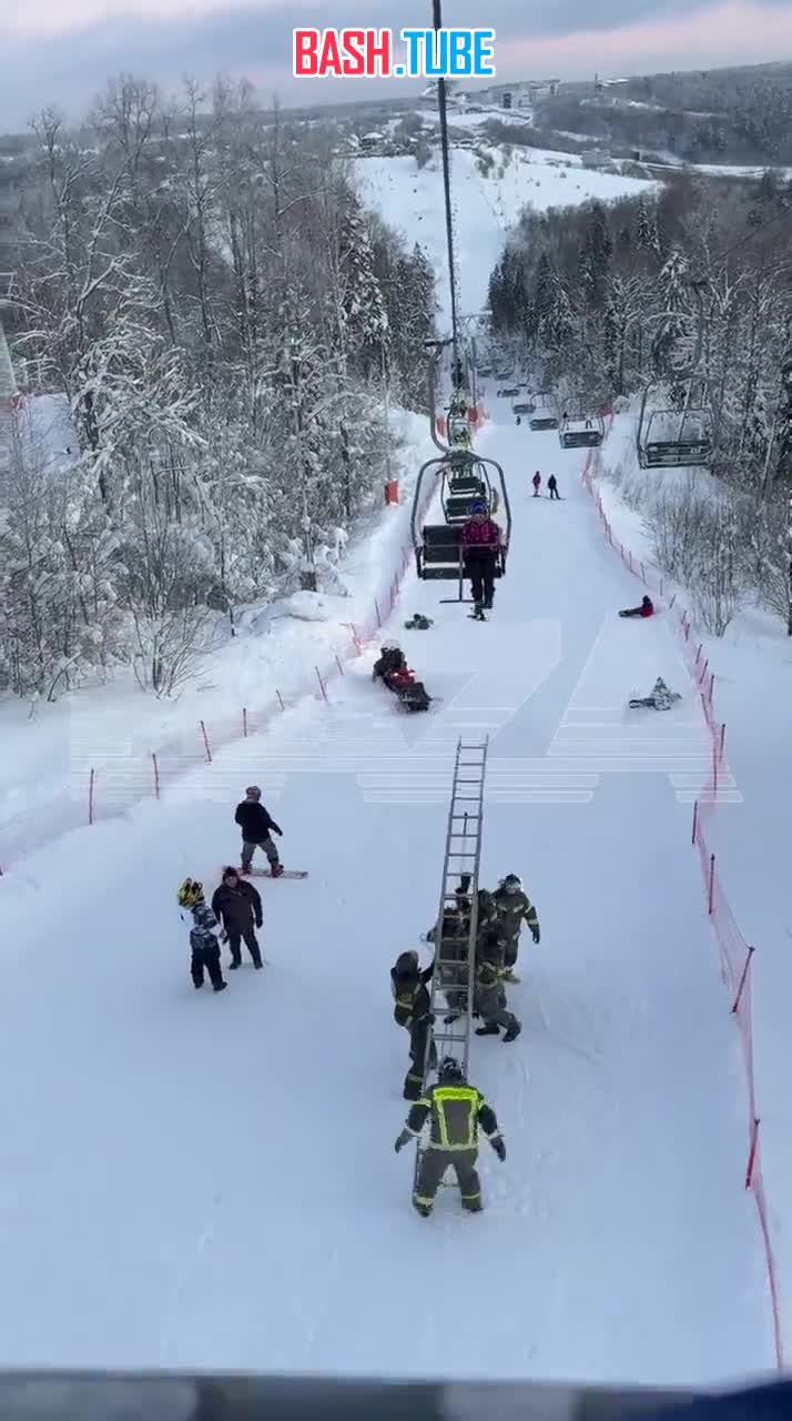  Около 50 человек два часа провисели на сломанном подъёмнике горнолыжного курорта «Степаново» в Подмосковье