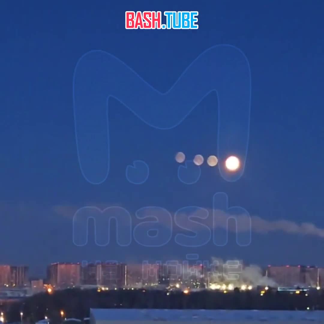  Четыре луны появились над Питером минувшей ночью