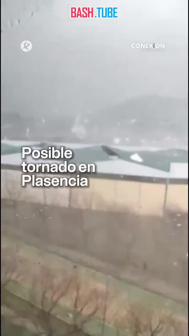  Ураганный ветер и его последствия в городе Пласенсия на западе Испании