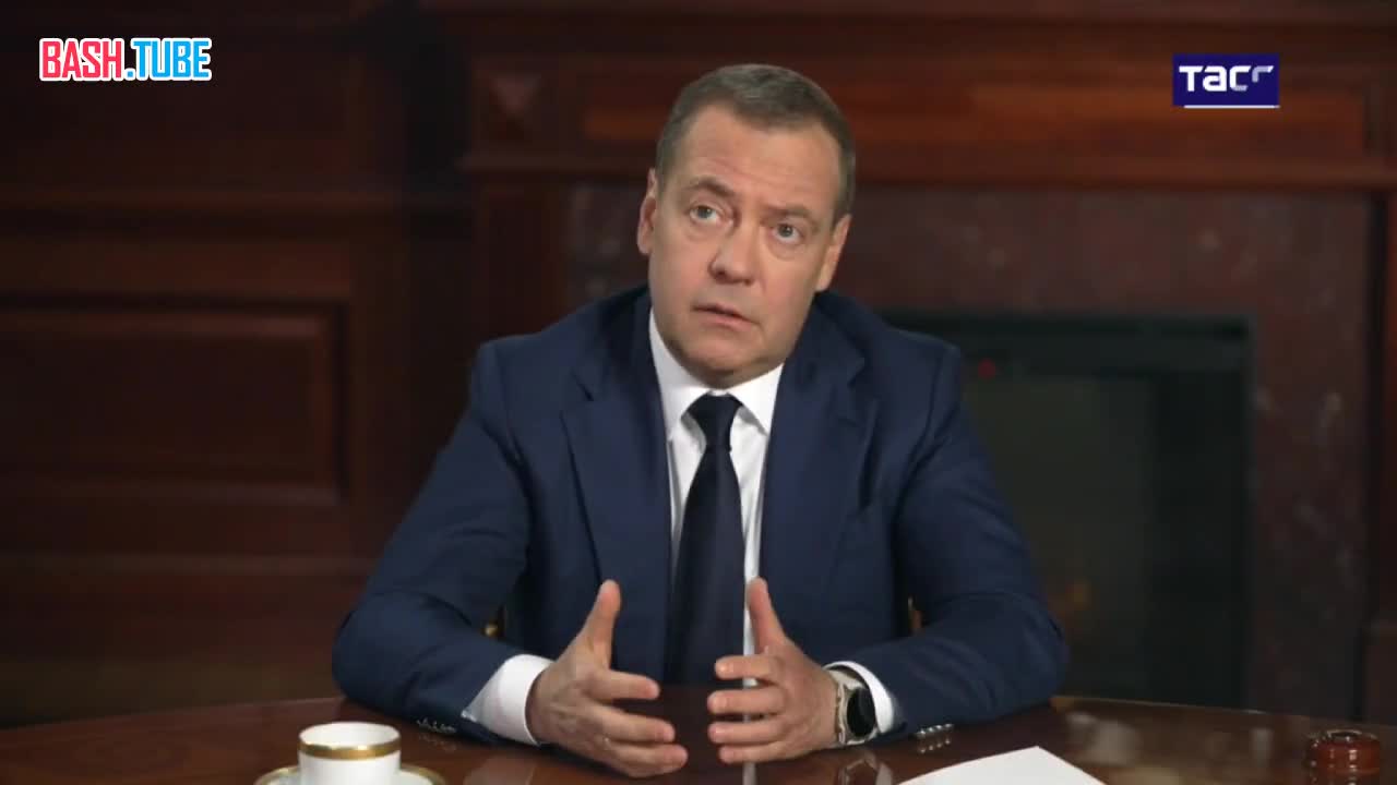  Зампред Совбеза России Дмитрий Медведев о способе управления Дональда Трампа