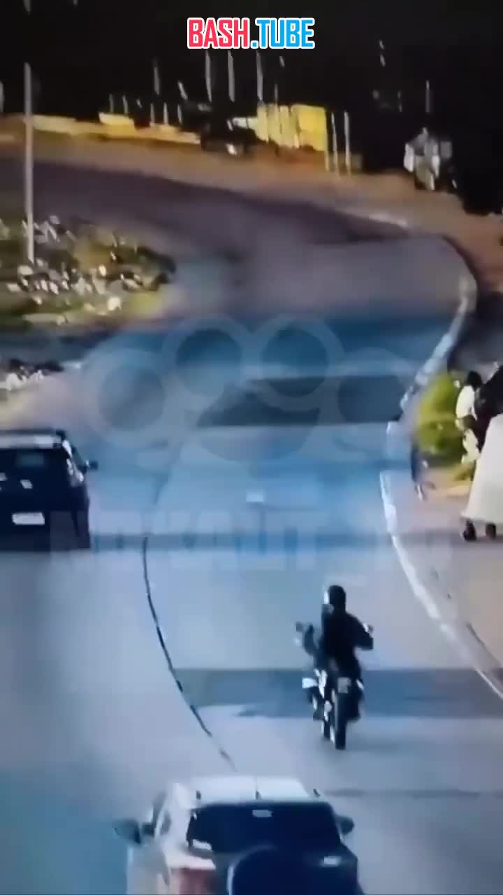  В Аргентине водитель спас скутериста от ограбления, сбив грабителя