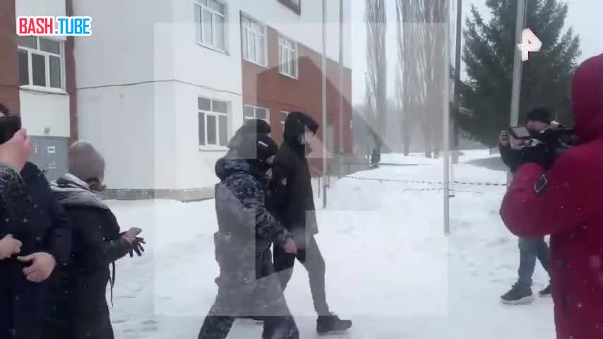  Кадры с задержанием подростка, напавшего на школу в Уфе, поступили в распоряжение РЕН ТВ