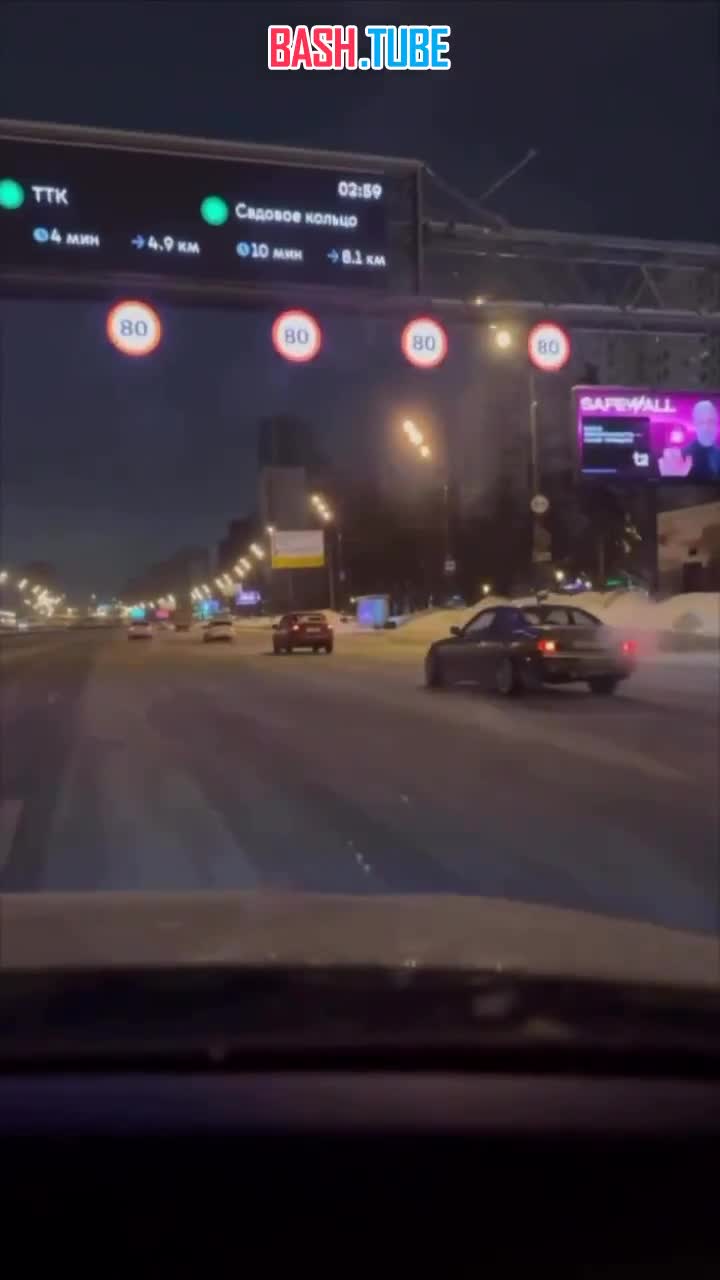  В Москве дрифтер поймал карму, после того как опасно ездил по трассе