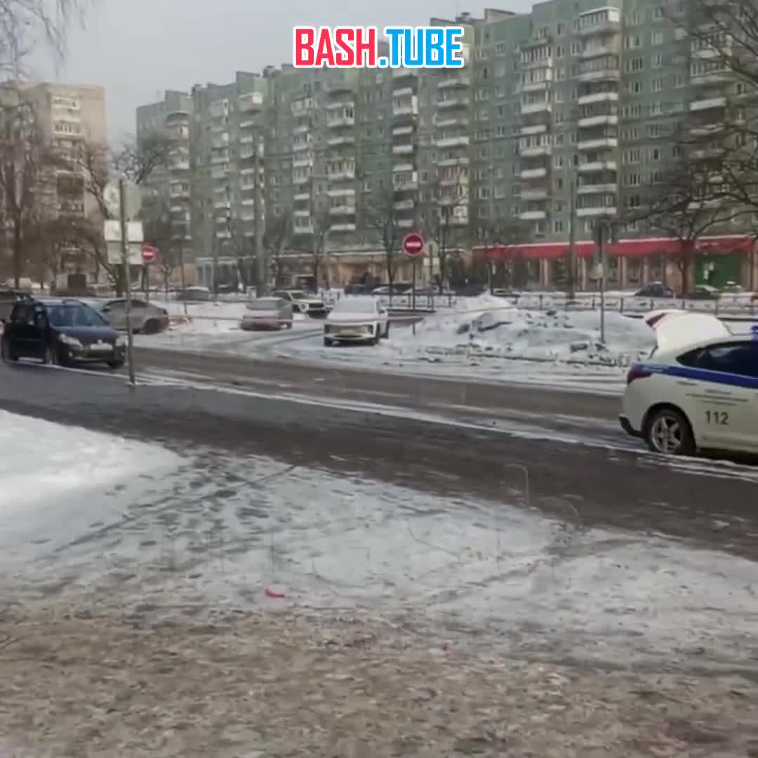  В салоне авто нашли предмет, похожий на гранату, на Индустриальном проспекте