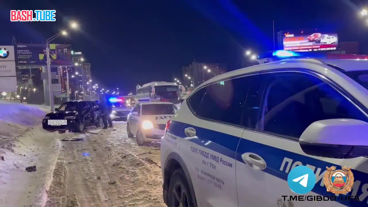  В Уфе водитель BMW погиб, садясь в машину - в него врезалась «Лада Ларгус»