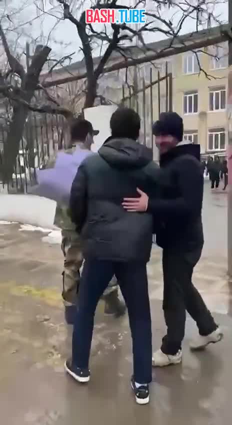  Дагестан. Вот так горячо встречают в селе Геджух Дербентского района учителя, вернувшегося со службы в зоне СВО