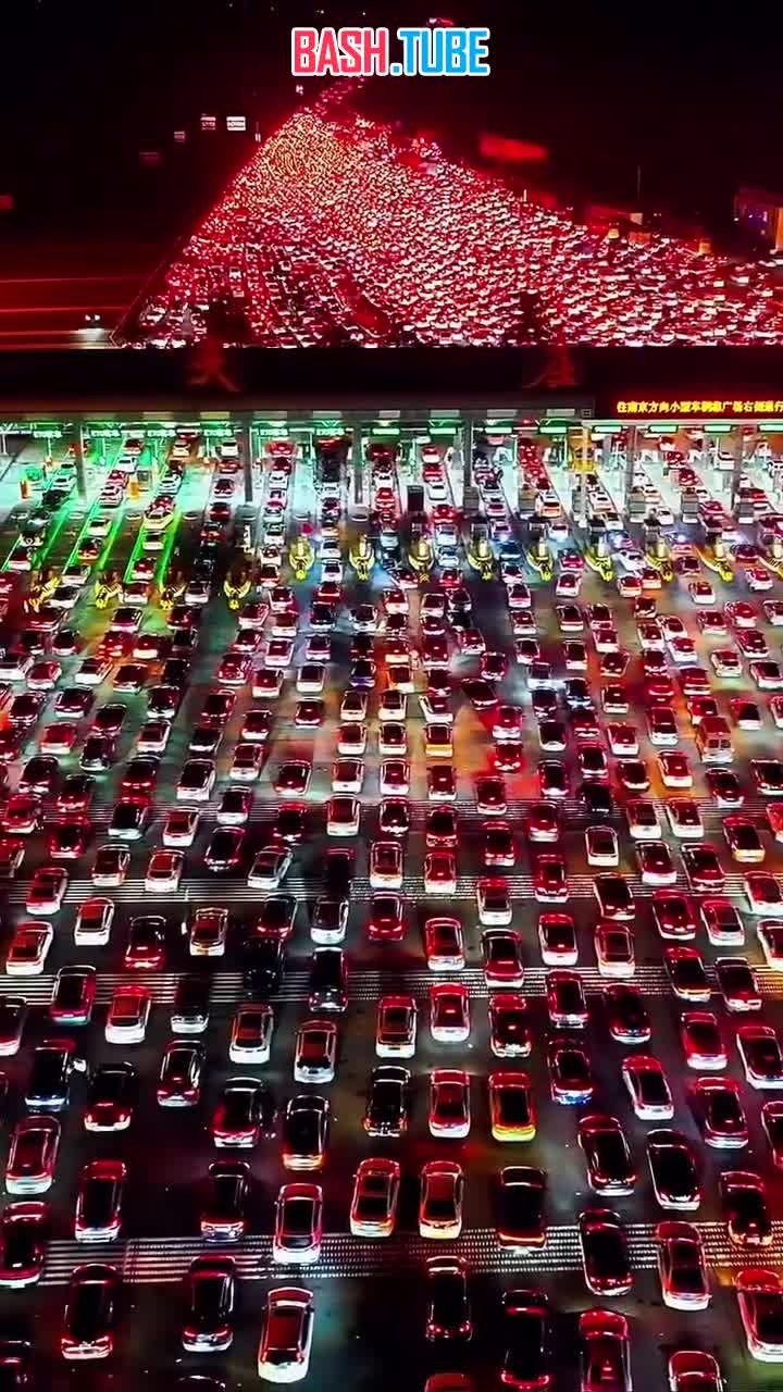  Дороги в Китае. Люди едут в родные города - отпраздновать китайский Новый год