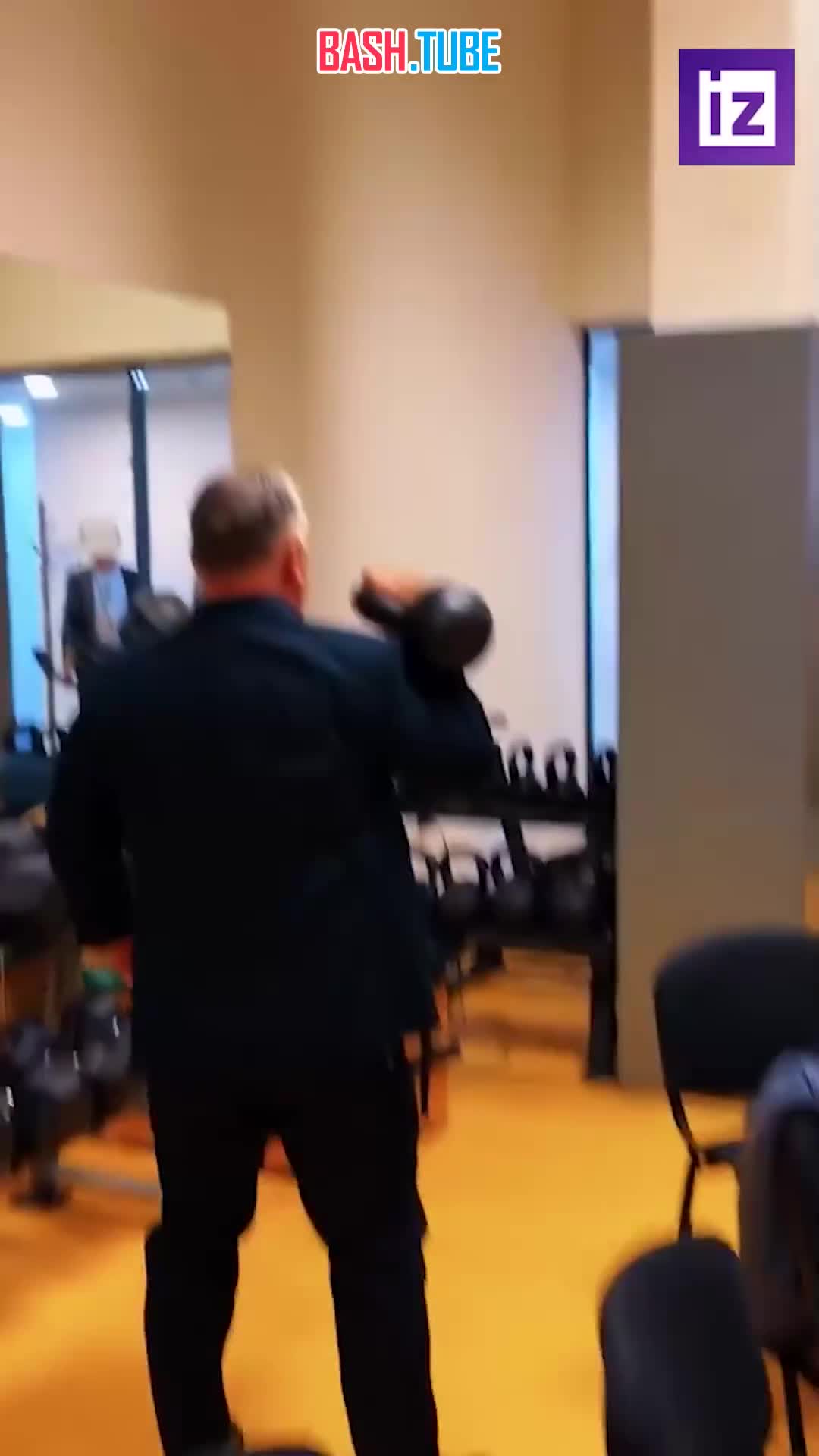  Готов к труду и обороне: премьер Венгрии Виктор Орбан показал в соцсетях, как упражняется с гирей