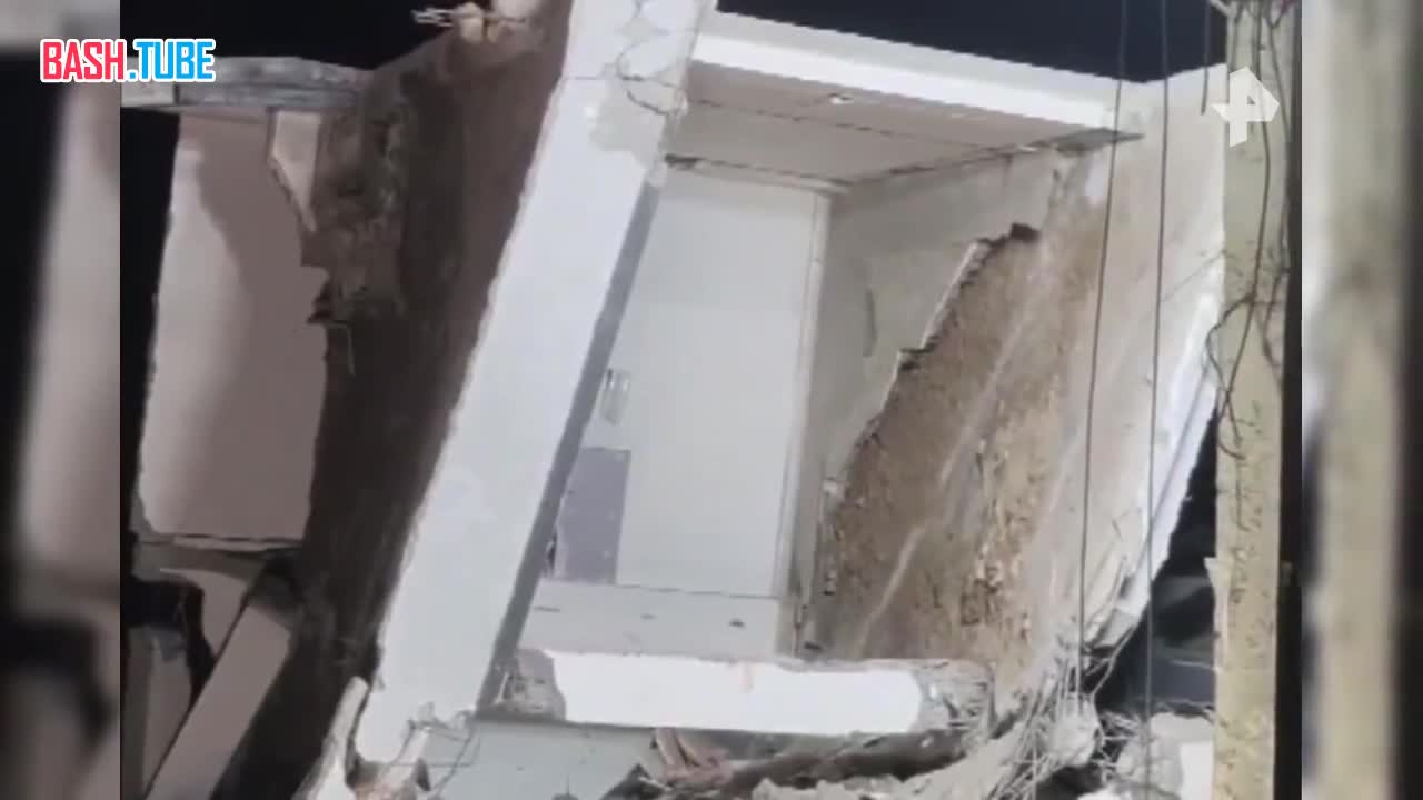  Трёхэтажное здание рухнуло и убило двух человек в Индии - 13 пострадавших госпитализировали