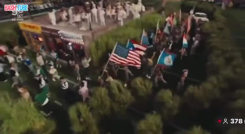  На видео фрагмент шоу в перерыве прошедшего в США Супербоула (финал национального кубка по американскому футболу)