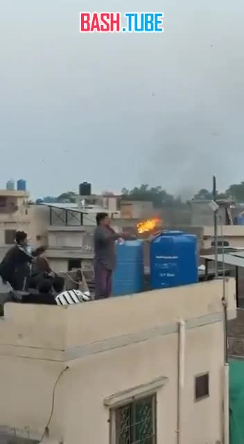  В Пакистане мужчина сжег себе лицо во время перформанса с огнем