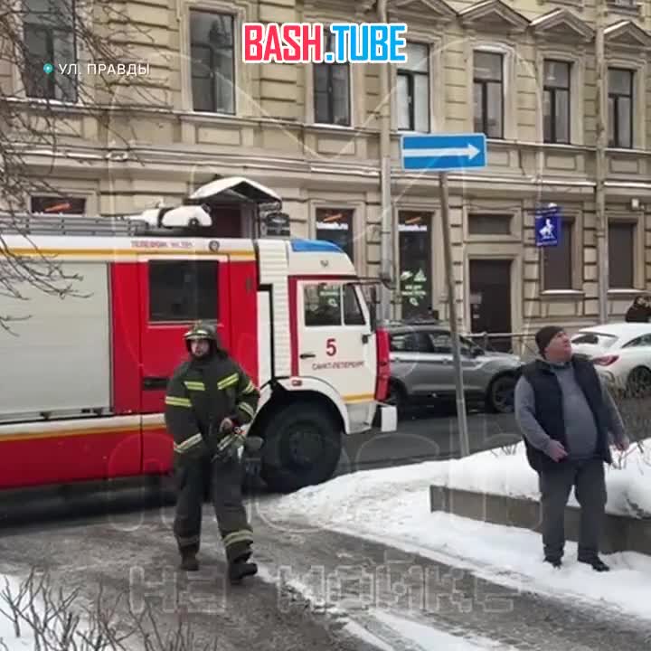  Повисший на проводах дворник на улице Правды работал без страховки, сообщают очевидцы
