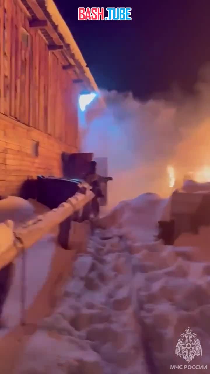  В Сысерти загорелась конюшня