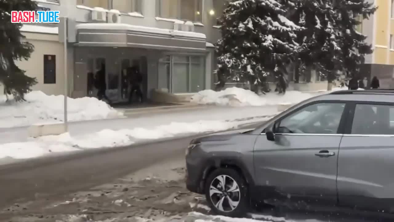  Активисты заблокировали дверь офиса Роскомнадзора в центре Москвы