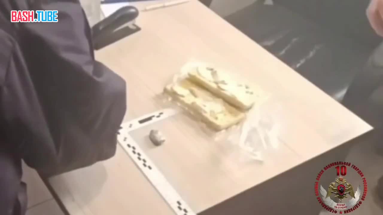  Бутерброд с самой необычной начинкой - гашишем пытался пронести в больницу наркокурьер