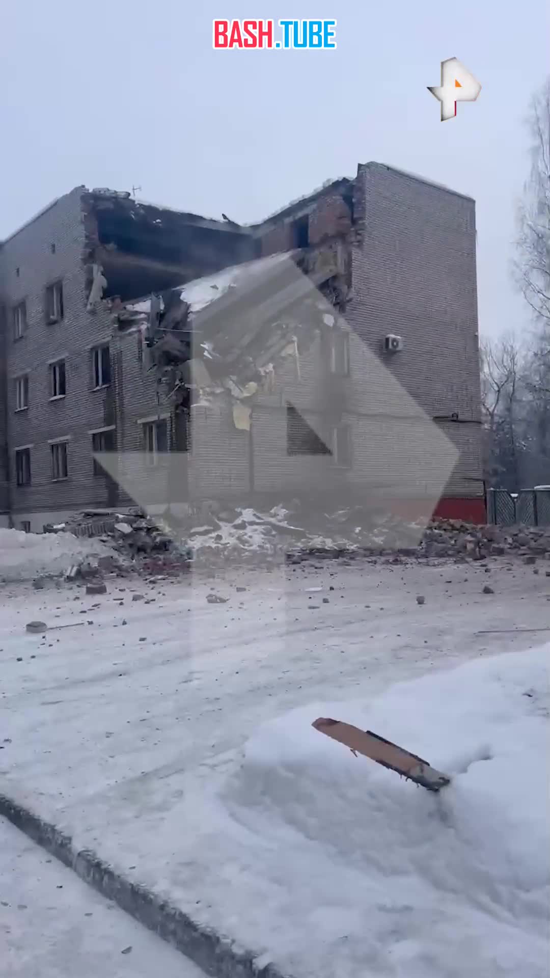  РЕН ТВ публикует кадры с места обрушения здания военной полиции в Сертолове