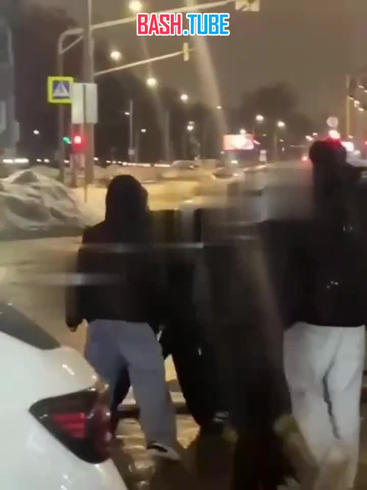  В Москве компания приезжих жестоко избила прохожего после замечания