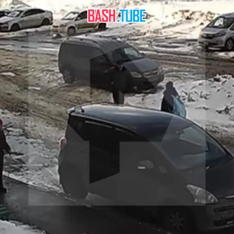  Мужчина истыкал ножом женщину на улице в Челябинске. Его быстро задержали