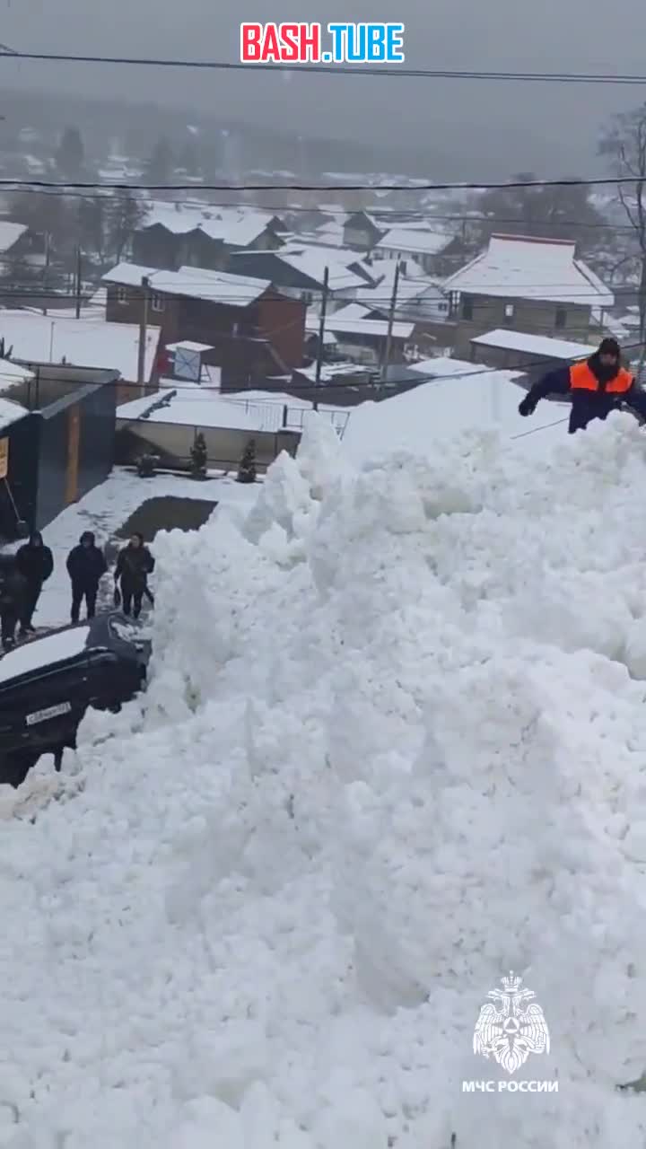  На курорте Архыз в Карачаево-Черкесии сошла лавина