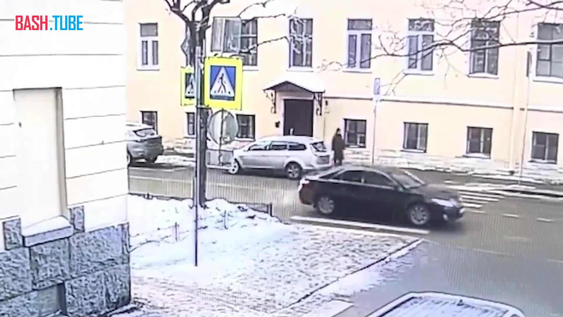  В Питере автомобиль сбил пенсионерку на пешеходном переходе