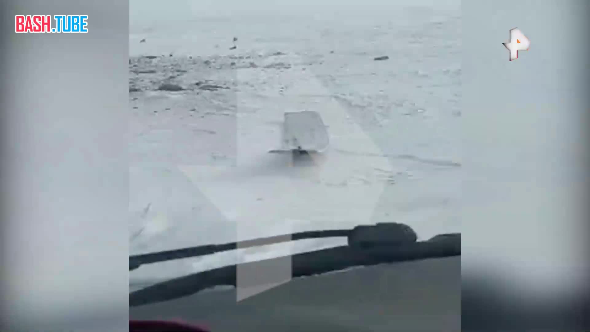  РЕН ТВ публикует первые кадры с места жесткой посадки вертолета Ми-8 в ЯНАО