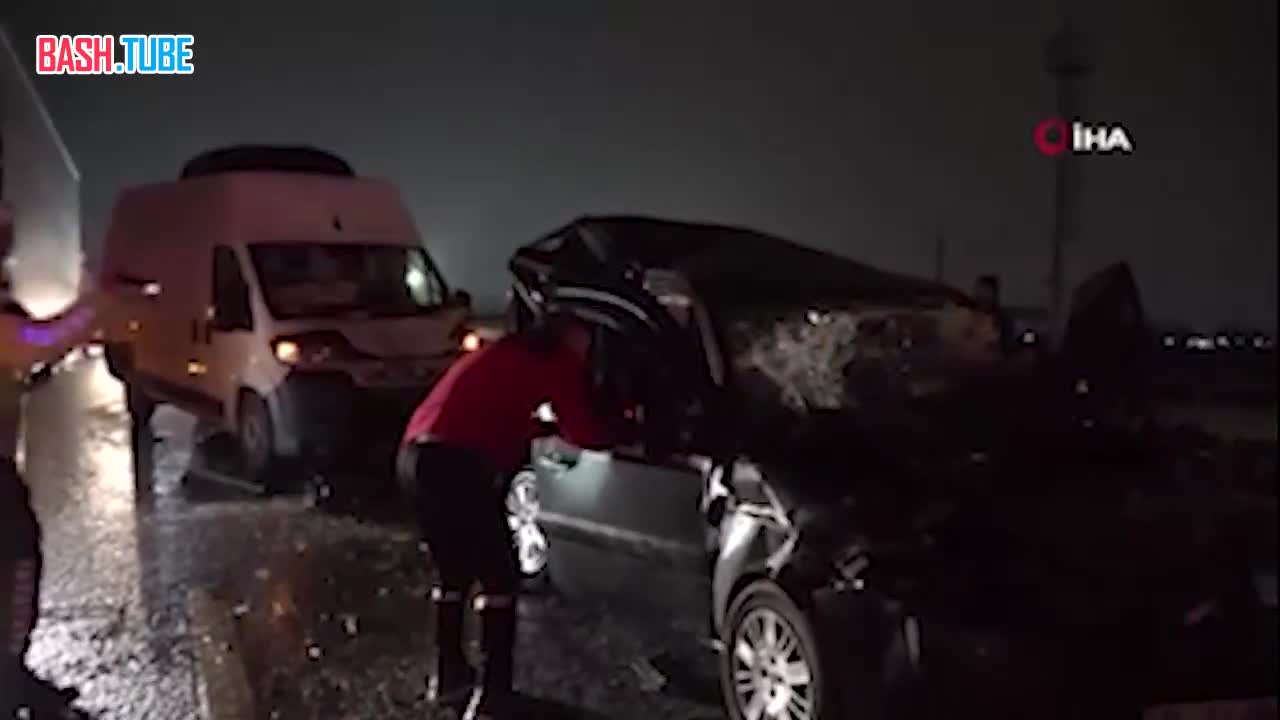  Массовое ДТП с участием 16 автомобилей, в котором пострадали 13 человек, произошло в провинции Сакарья в Турции