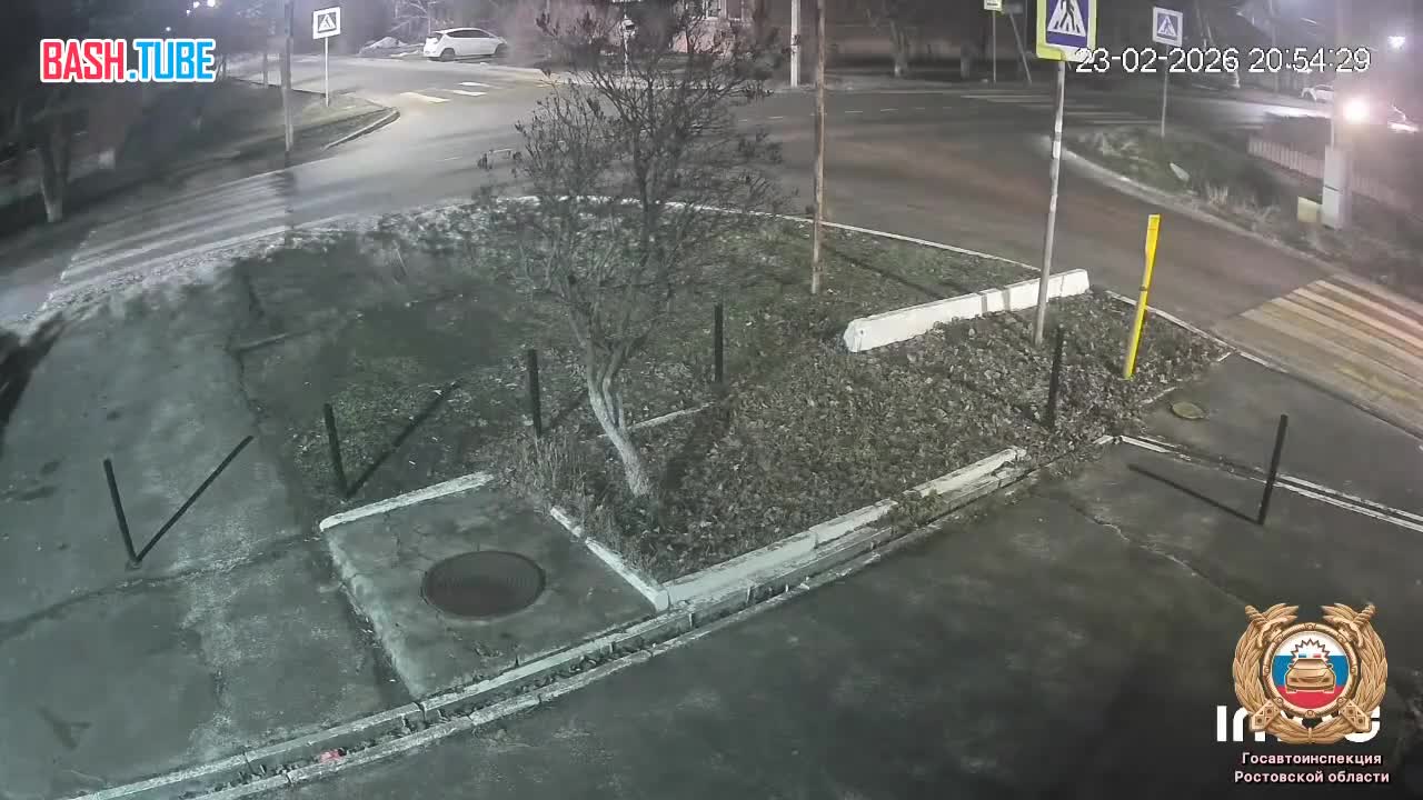  Три машины, в двух из которых находились дети, на полной скорости столкнулись в Ростовской области