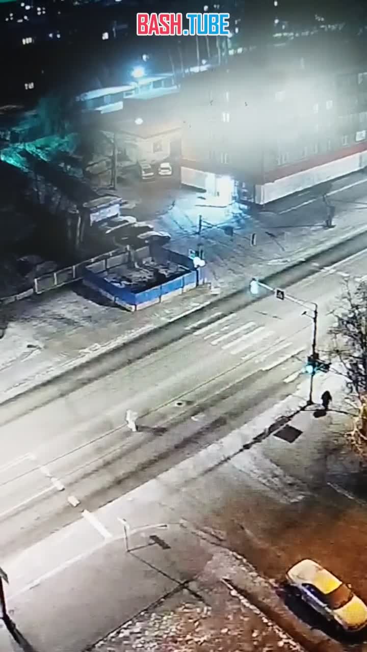  63-летняя красноярка едва не погибла под колесами авто, решив сэкономить пару секунд