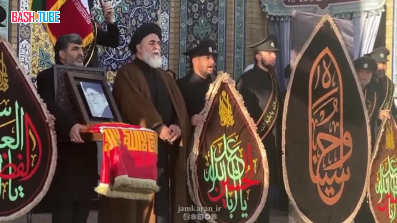  Красный флаг, означающий месть за кровь верховного лидера Али Хаменеи, подняли в Иране