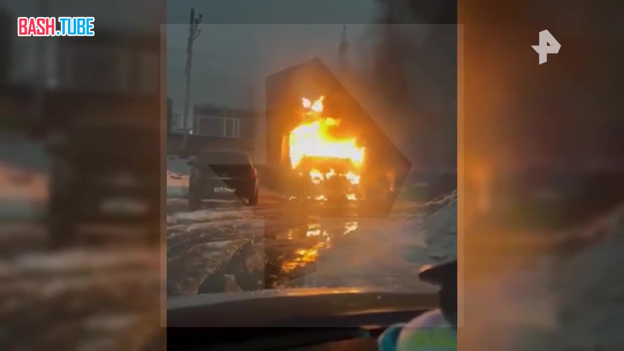  Газель с газовым баллоном заполыхала на парковке в Мурино