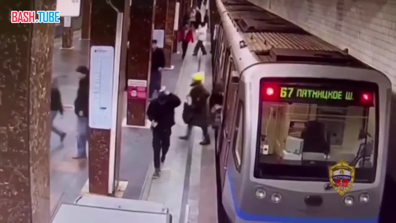  12-летний зацепер прокатился на сцепке между вагонами в московском метро