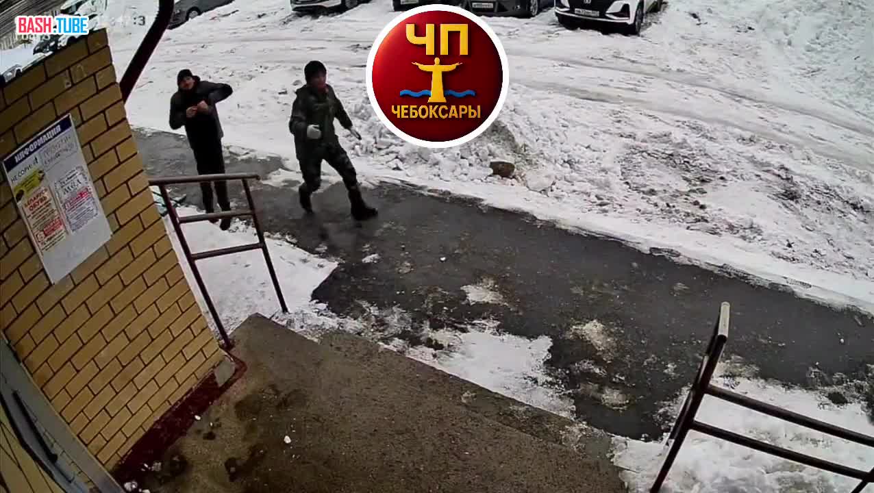  Жительница Чувашии чуть не погибла после схода лавины с крыши жилого дома