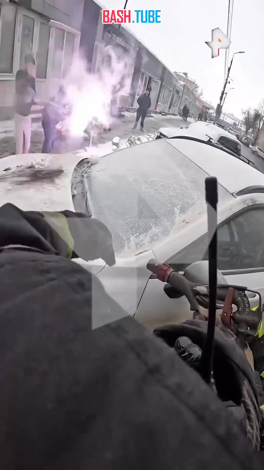  Оголённый провод ЛЭП прожёг капот автомобиля