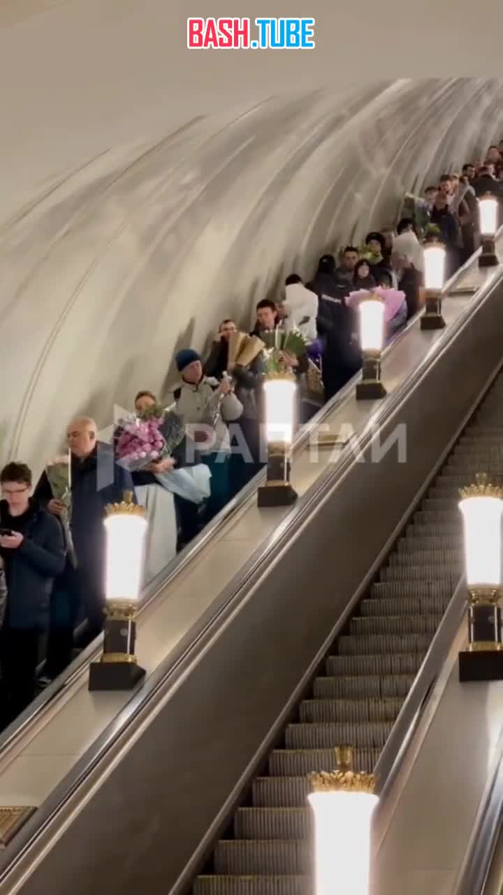  8 Марта глазами московского метро