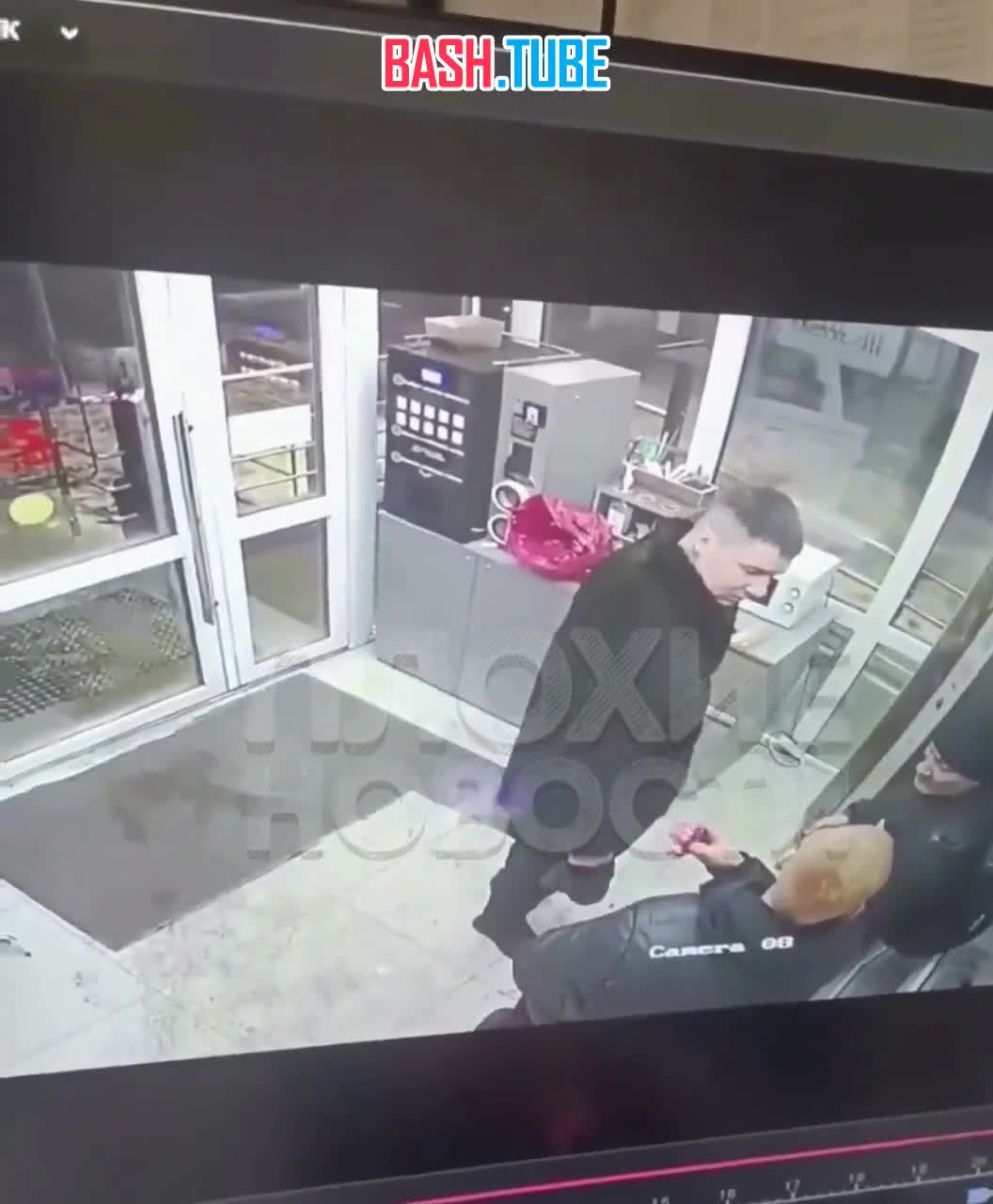  В Хабаровске маргиналы избили пенсионера в магазине и пытались украсть у него алкоголь