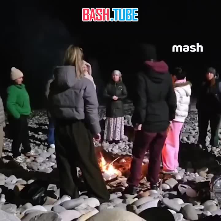  Обычный ретрит в Сочи - вы зажигаете костёр на пляже, а где-то рядом прилетает дрон
