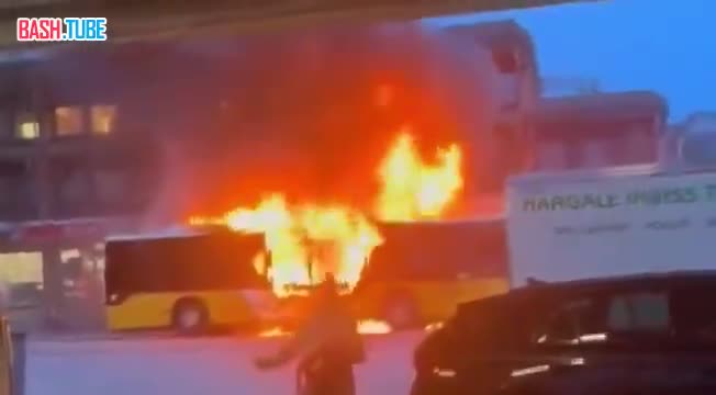  По меньшей мере шесть человек погибли при возгорании автобуса в швейцарском городе Керцерс, сообщает ВВС