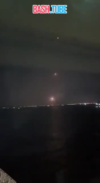  Моряки сняли на видео удар иранских ракет по нефтехранилищу в Фуджейре в ОАЭ