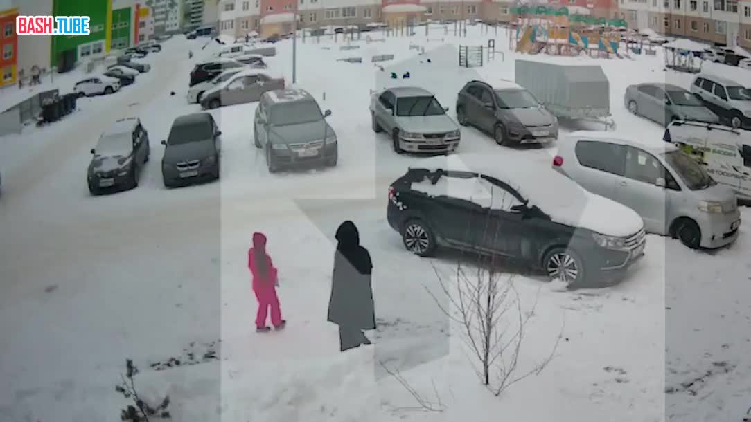  «Тебе никто не поможет»: в Нижневартовске обезумевшая россиянка подкараулила девочку и напала на нее