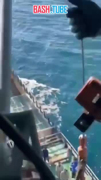  Вертолёт санавиации вывез моряка с траулера в Беринговом море - мужчина серьёзно поранил руку