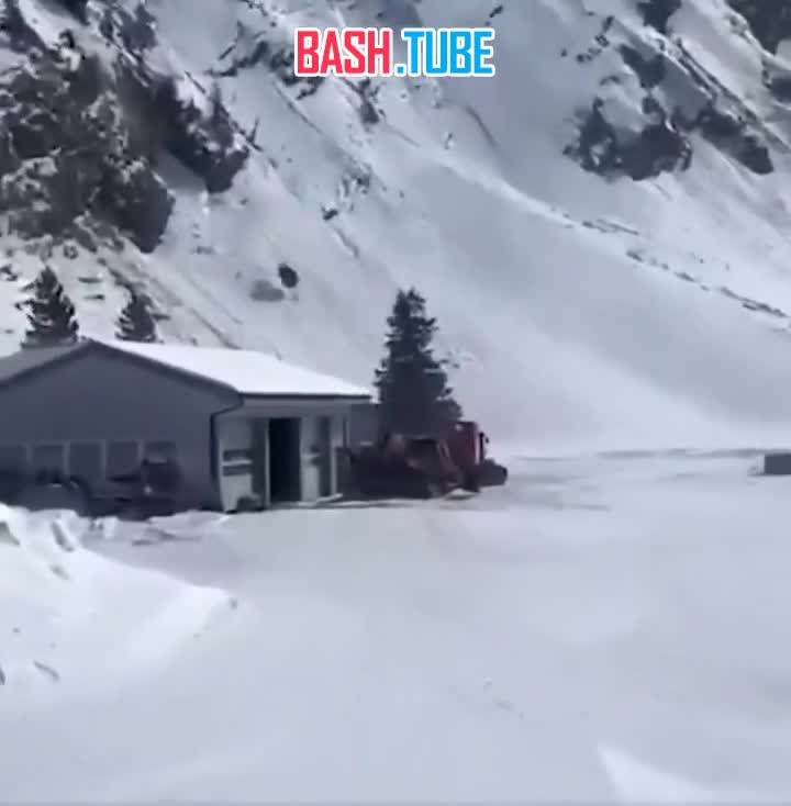  Кабина с женщиной внутри сорвалась с канатной дороги в Швейцарии