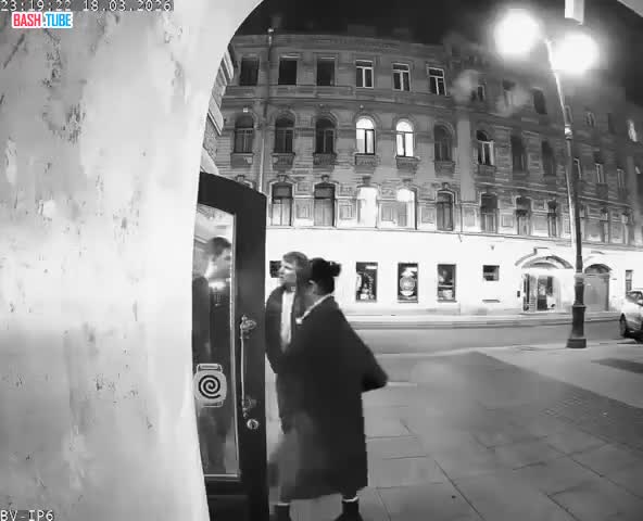  В Санкт-Петербурге пьяный парень ударил охранника клуба, который не впустил его в заведение, но ответ не заставил себя ждать